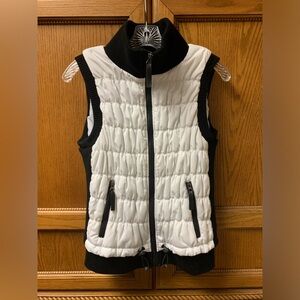 Calvin Klein Performance Vest W/ Mp3 Pocket | Color: Black/White | Size: M